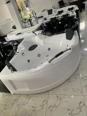 Modern Luxury Jacuzzi Tub