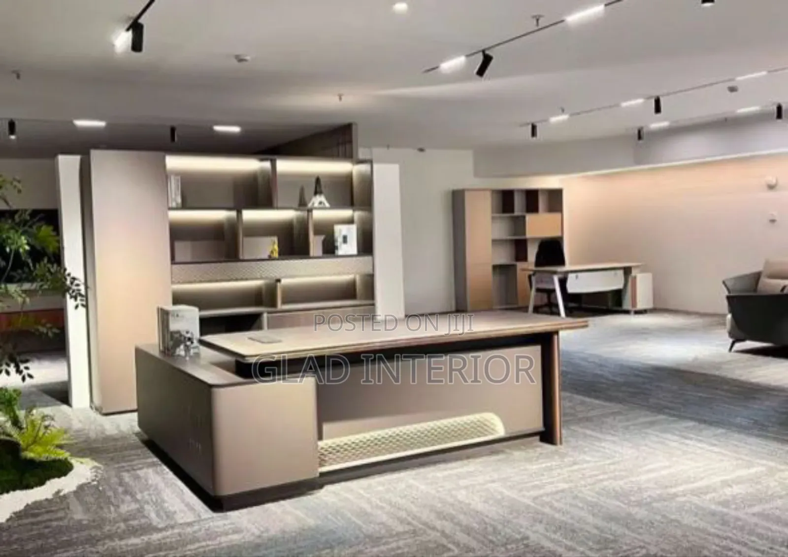 Unique Executive Table