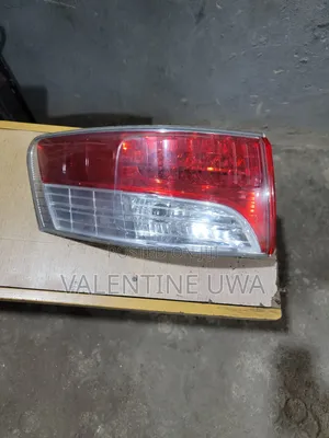 Avensis 2010 Backlight