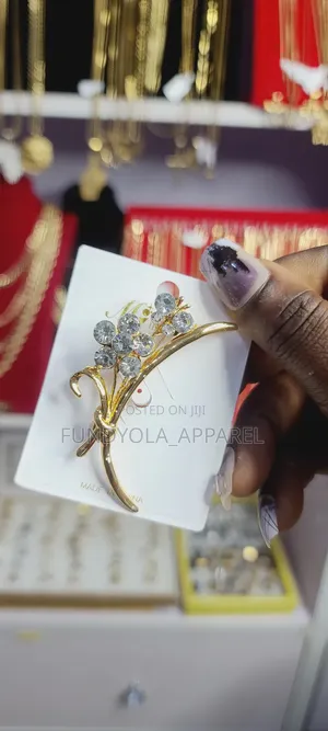 Gold Flowery Brooch