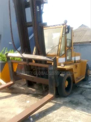 40tons and 10 Tons Folklift Hire
