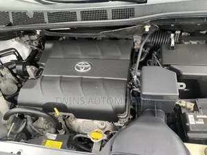 Toyota Sienna XLE FWD 8-Passenger 2013 Silver