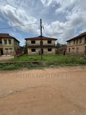 8bdrm House in Ife for sale
