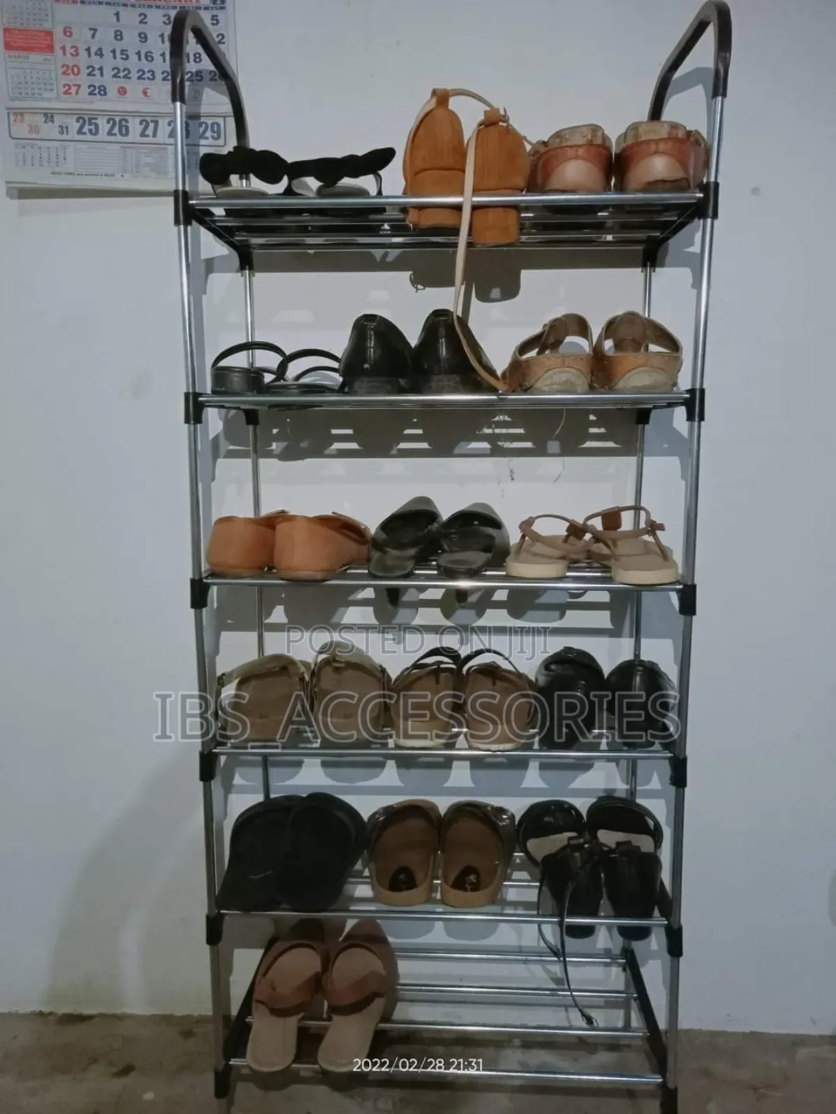 Solid Shoe Rack