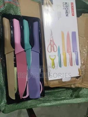 Pastel Knife Set With Peeler