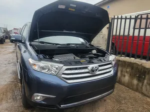 Toyota Highlander SE 2011 Blue