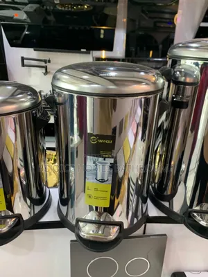Stainless Steel Chrome/Sliver Trash Can With Pedal 8 Liters