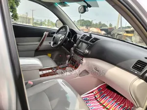 Toyota Highlander Limited 3.5l 4WD 2013 Silver