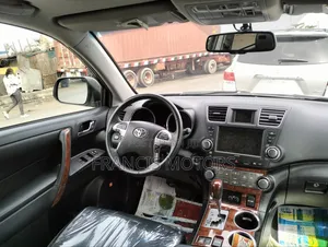 Toyota Highlander Limited 3.5l 4WD 2013 Silver