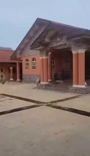 7bdrm Block of Flats in Benin City for sale