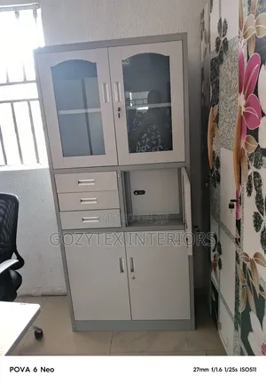 Carbinet With Drawers
