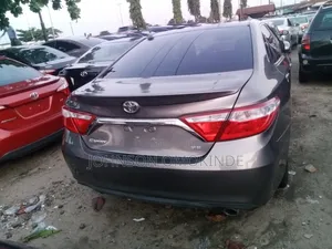 Toyota Camry SE 4dr Sedan (3.5L 6cyl 6A) 2014 Gray