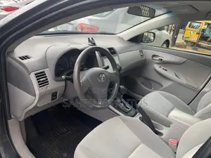 Toyota Corolla LE 4dr Sedan (1.8L 4 cyl 4A) 2009 Gray