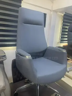 Sleek Modern Office Chair – Minimalist Design