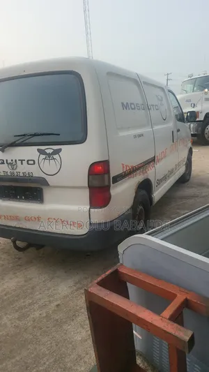 Toyota HiAce 2004 White