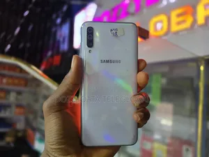 Samsung Galaxy A70 128 GB White