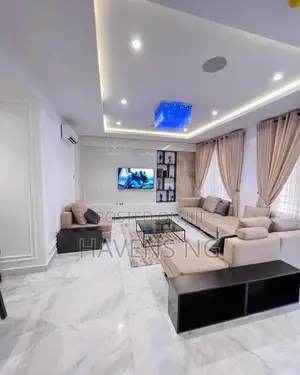 Beautiful 4-Bedroom Duplex With Pool Snooker Board