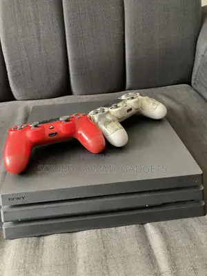 Ps 4 Pro With One Game and 2pad