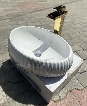 Luxury Carara Gold and White Design