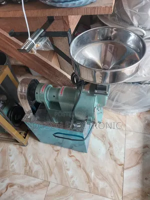 Dz-15 Industrial Wet Grinder Tigernut Extractor