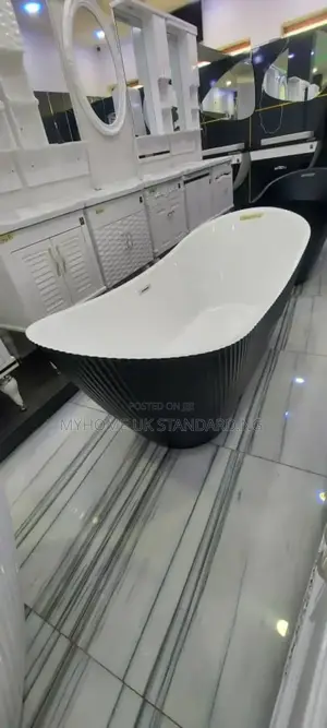 England Stylish Black and White Freestanding Bathtub