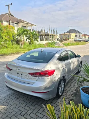 Hyundai Elantra Limited Sedan FWD (2.0L 4cyl 6A) 2017 Silver