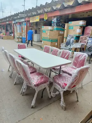 Banguet Chairs With 6 Fet Fordable Table