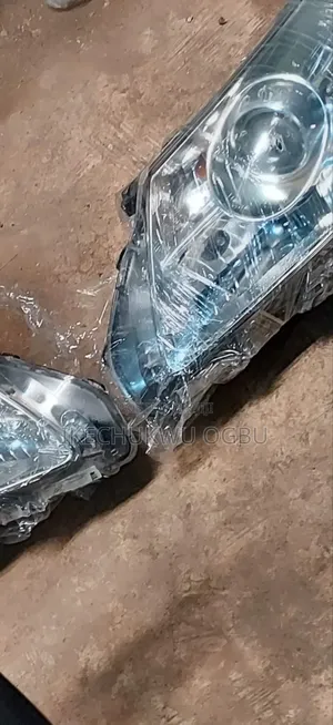 Headlamp Toyota Avensis 2010 Model
