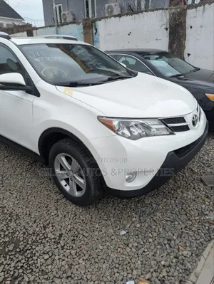 Toyota RAV4 XLE 4dr SUV (2.5L 4cyl 6A) 2014 White