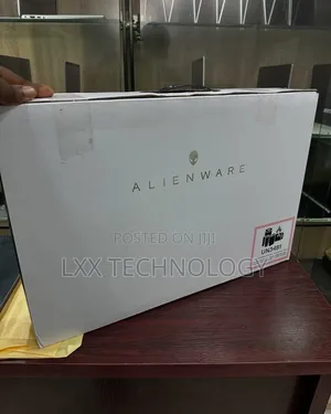 New Laptop Dell Alienware M18 R2 32GB Intel Core i9 SSD 1T