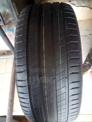275 45 R20 and 235 55 R20 Michelin and Bridegstone Tyre Non China