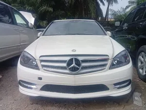 Mercedes-Benz C300 Luxury 4Matic Sedan AWD (3.0L 6cyl 7A) 2010 White