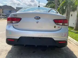 Kia Rio S Sedan 2019 Silver