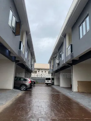 4bdrm Townhouse/Terrace in Surulere for sale