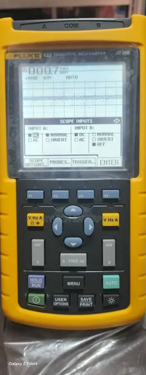 Fluke 123 Industrial Scopemeter 20mhz .!!