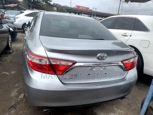 Toyota Camry XLE 4dr Sedan (2.5L 4cyl 6A) 2017 Silver
