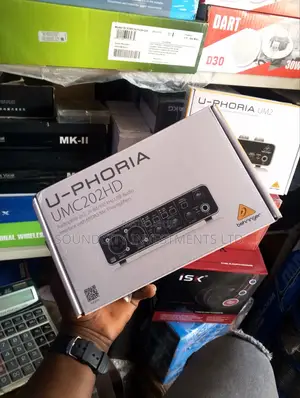 2ways Behringer U-phoria Umc202hd Soundcard.