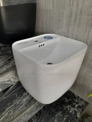 Luxury England Wall Hung Washing Hand Basin