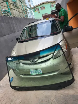 Toyota Sienna 2008 Windscreen Glass Installation We Deliver