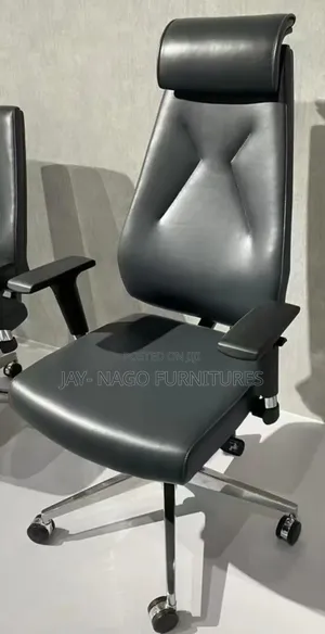 Executive Newly Designed Pure Leather Swivel Office Chair