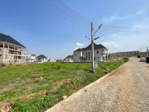 A Prime 1022 SQM Dry Land Parcel in a Prestigious Location.