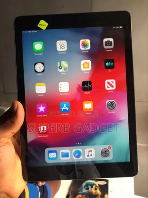 Apple iPad Air 16 GB Gray
