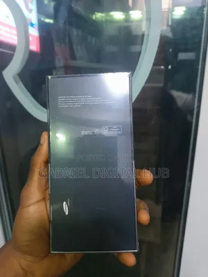 New Samsung Galaxy Z Flip4 256 GB Gold