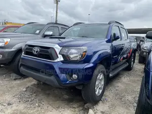 Toyota Tacoma V6 4dr Access Cab 4WD 6.1 ft. SB (4.0L 6cyl 5A) 2015 Blue