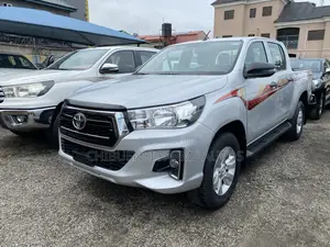 Toyota Hilux SR5 4x4 2017 Silver