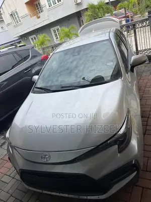 Toyota Camry SE FWD 2020 Silver