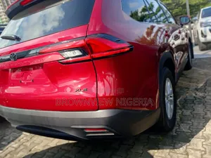 New Toyota Highlander XLE 2025 Red