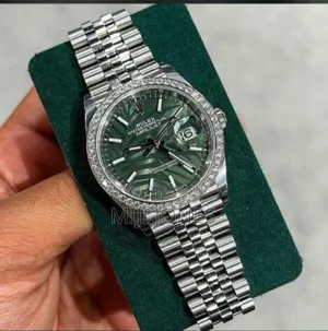 "Replica Rolex Datejust Silver Chain Watch"