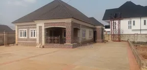 3bdrm Bungalow in Oshimili South for rent