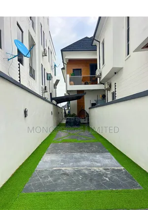 4bdrm Duplex in Chevron for sale